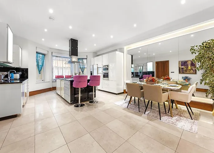 250 Sqm Mega Mansion