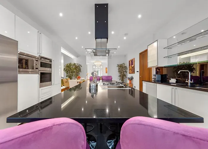 250 Sqm Mega Mansion