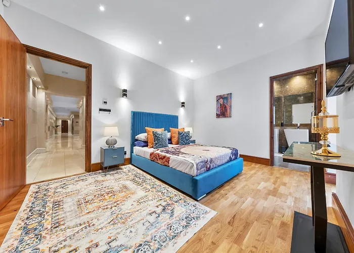 250 Sqm Mega Mansion