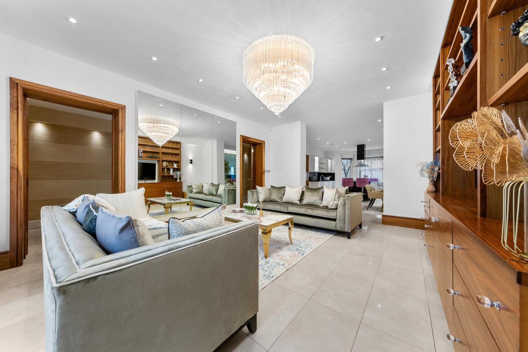 Appartamento 250 Sqm Mega Mansion *