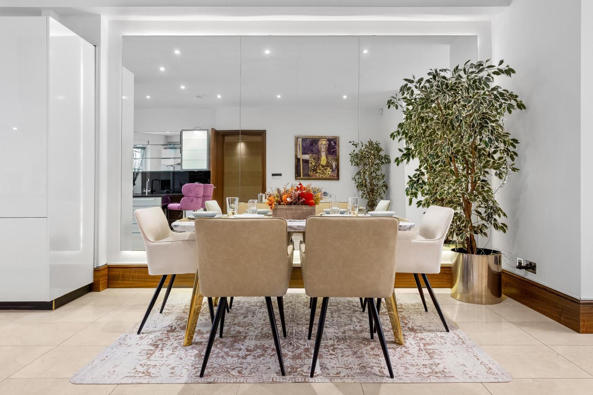 250 Sqm Mega Mansion Londra