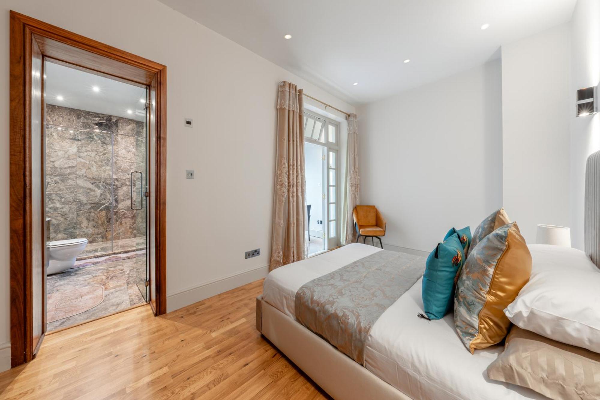 250 Sqm Mega Mansion Appartamento
