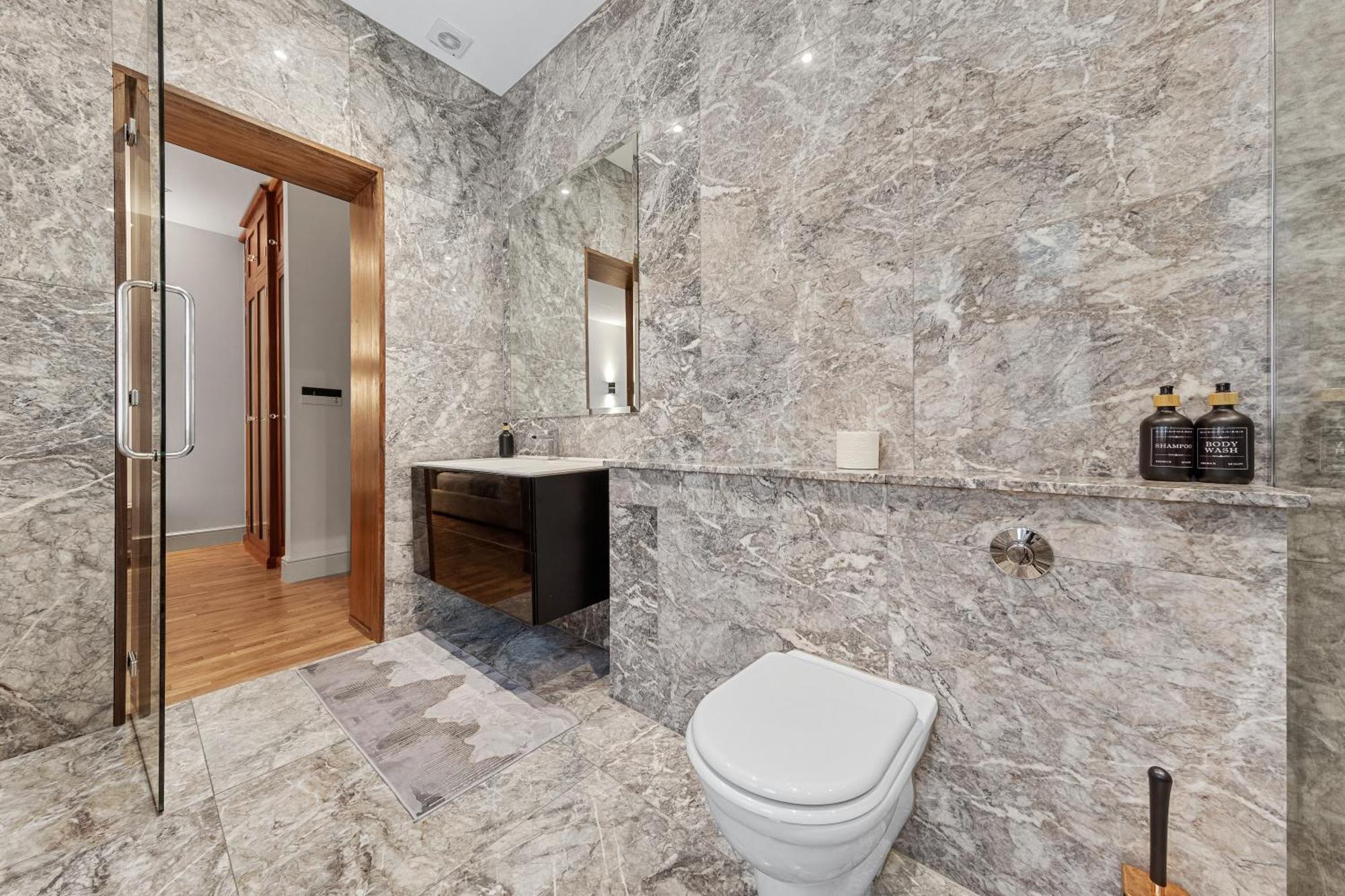Appartamento 250 Sqm Mega Mansion
